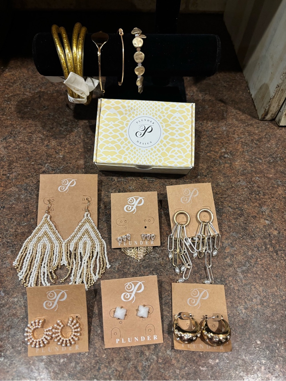 👒Plunder Gold and White Beaded Earrings & Bracelet Set